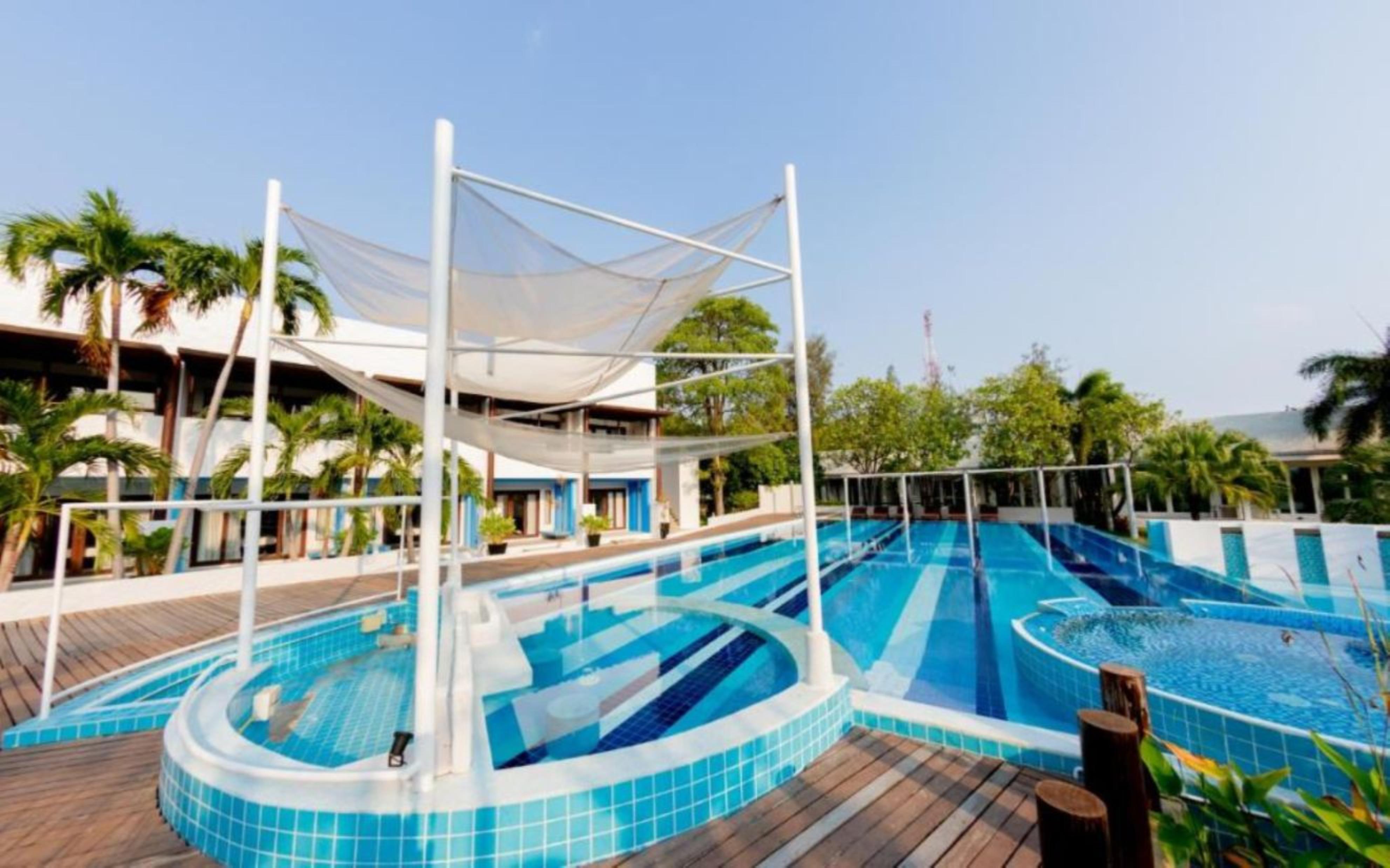 Kochira Hotel HHQ Exterior foto
